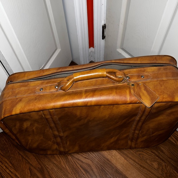 Vintage 60s-70s Brown Leather Carry All Suitcase (can bundle with smaller one) - Picture 5 of 14